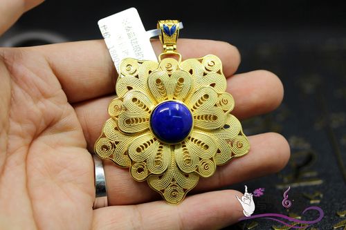 鎏瑰渊 景泰蓝珐琅掐丝镶青金石925纯银鎏24K金大花吊坠的东方美学
